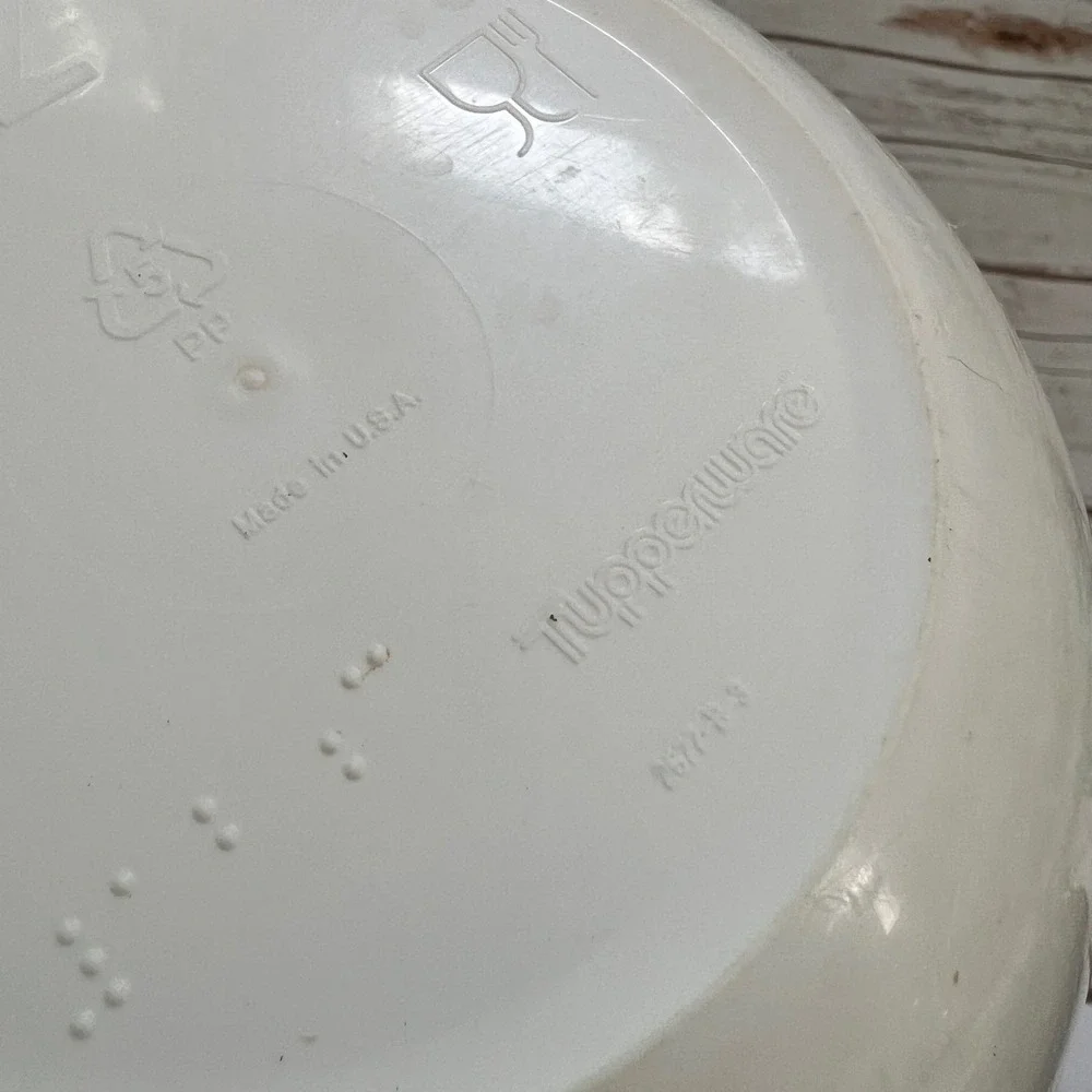 Tupperware Mixing Bowls Cream Off-White Nesting Thumb Hole Set‎ of 2